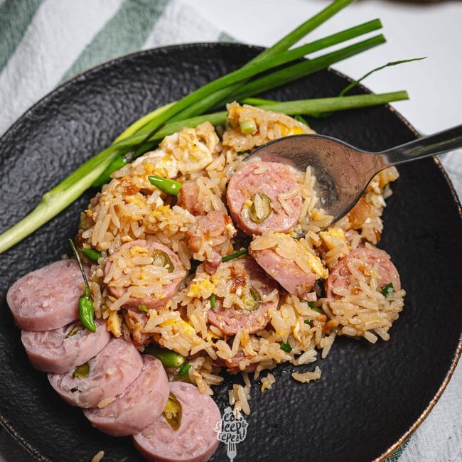 ข้าวผัดแหนมพริกสด
