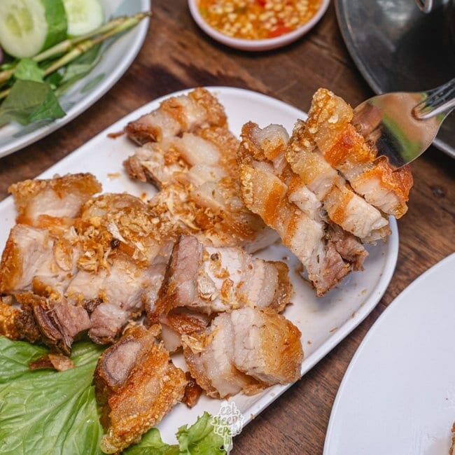 หมูทอดบ้านเเขก 