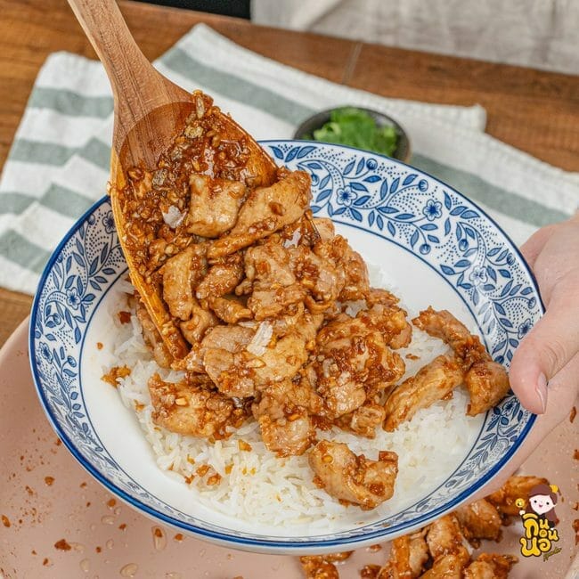 ข้าวหมูทอดกระเทียม