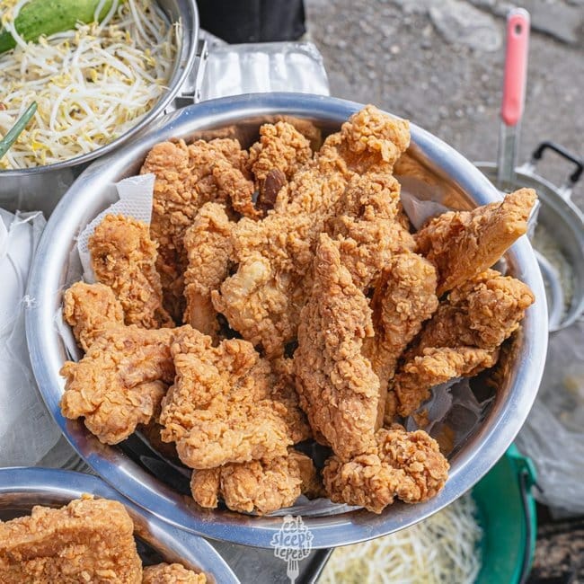 เฮียเฮง ปอเปี๊ยะสดหมูกรอบ