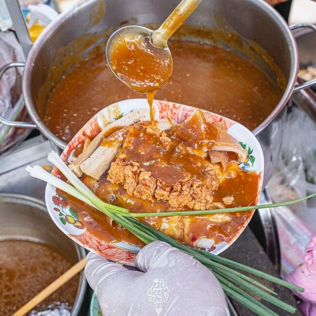  ปอเปี๊ยะสดหมูกรอบ