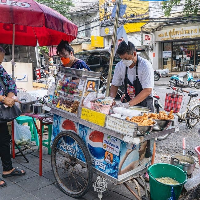 เฮียเฮง ปอเปี๊ยะสดหมูกรอบ