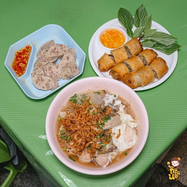 คุณแดงก๋วยจั๊บญวน สาขาถนนพระอาทิตย์