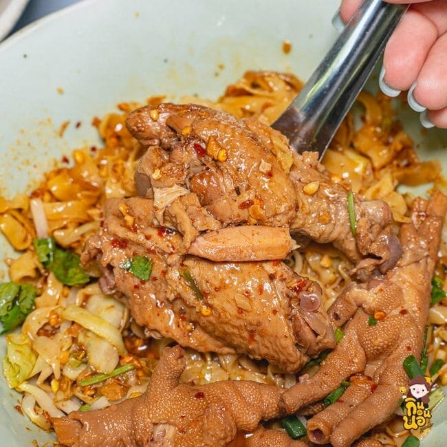 ร้านบ้านแพรว ก๋วยเตี๋ยวไก่ตุ๋น