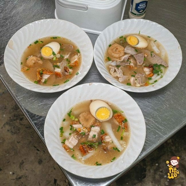  ก๋วยจั๊บถังไม้ทรงวาด ร้านก๋วยจั๊บ