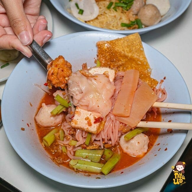 วโรชา(เต็ง) ก๋วยเตี๋ยวลูกชิ้นปลา