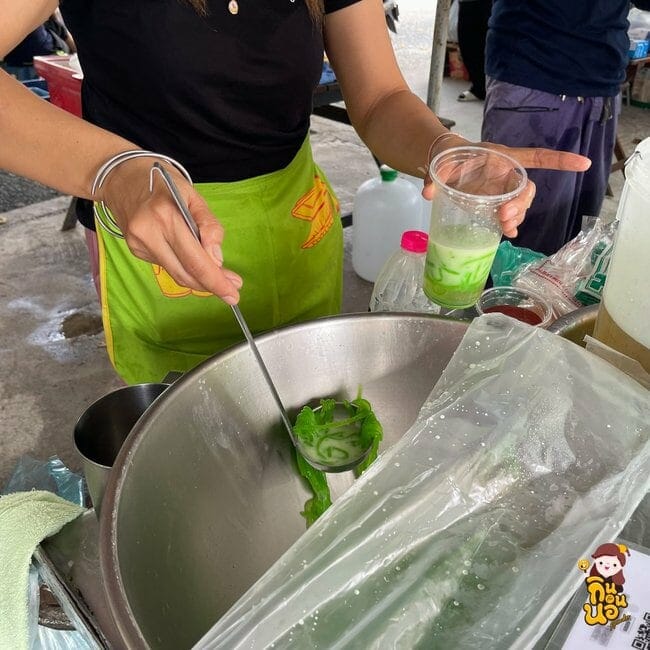 ลอดช่องหล่อโรง ตลาดฉำฉา