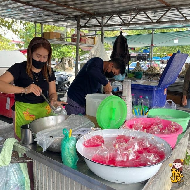 ลอดช่องหล่อโรง ตลาดฉำฉา