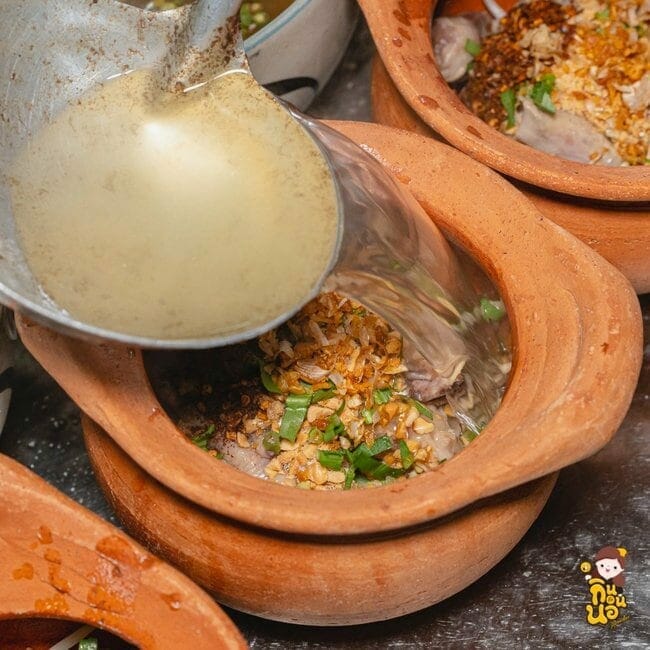 ก๋วยเตี๋ยวไก่ฉีกคุณประนอม อยุธยา ร้านมิชลินอยุธยา