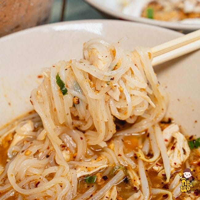 ก๋วยเตี๋ยวไก่ฉีกคุณประนอม อยุธยา ร้านมิชลินอยุธยา