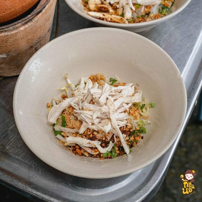 ก๋วยเตี๋ยวไก่ฉีกคุณประนอม อยุธยา ร้านมิชลินอยุธยา