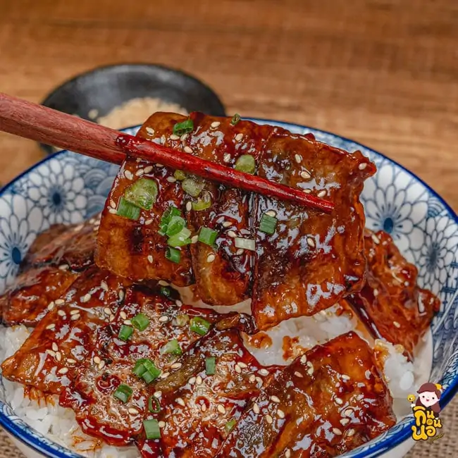 ข้าวหน้าหมูสามชั้นย่างซอส เมนูญี่ปุ่น หมูสามชั้น วิธีทำข้าวหน้าหมูสามชั้นย่างซอส สูตรข้าวหน้าหมูสามชั้นย่างซอส 