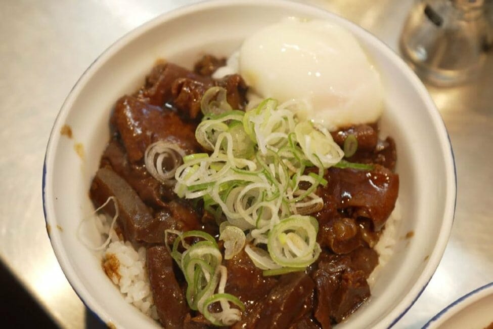 Kitsuneya Tsukiji ร้านข้าวหน้าเนื้อ ข้าวหน้าเครื่องในวัวตุ๋น
