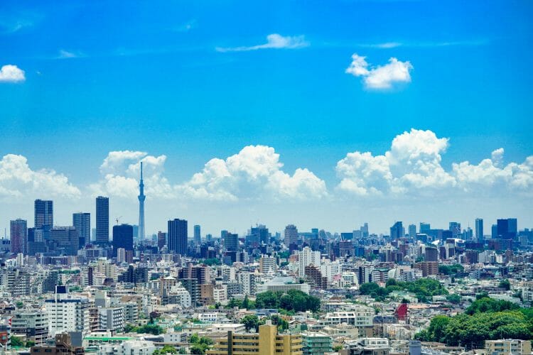 Photo tokyo summer , Japan by Ryo Yoshitake (unsplash.com)
