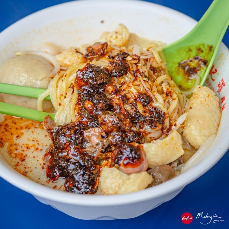 curry mee street food Chulia Street penang, Malaysia
