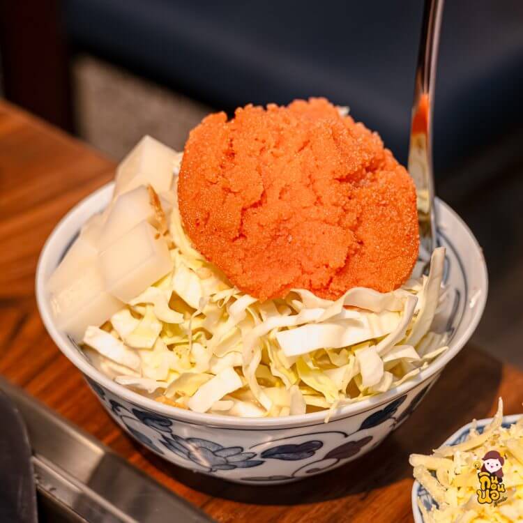ชามส่วนผสม Mentaiko Mochi Monja มอนจายากิเมนไทโกะที่ร้าน Tsukishima Monja Moheji