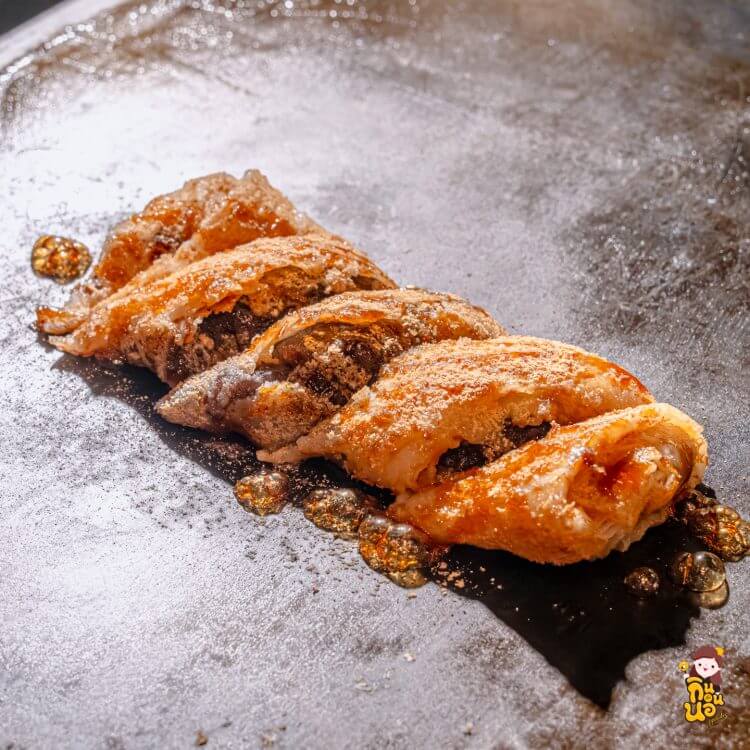Anko-maki มอนจะยากิของหวานไส้ถั่วแดงบนเตาร้าน Tsukishima Monja Moheji