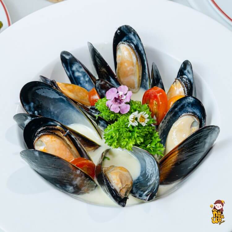 หอยแมลงภู่ไวน์ขาว หนึ่งในเมนูอองตรีของบุฟเฟต์อาหารฝรั่งเศส Le Boeuf