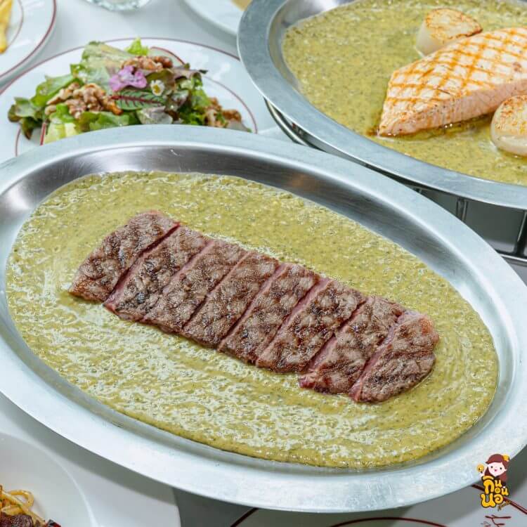 สเต๊กสตริปลอยน์ราดเนยสมุนไพร ซิกเนเจอร์ของบุฟเฟต์อาหารฝรั่งเศส Le Boeuf