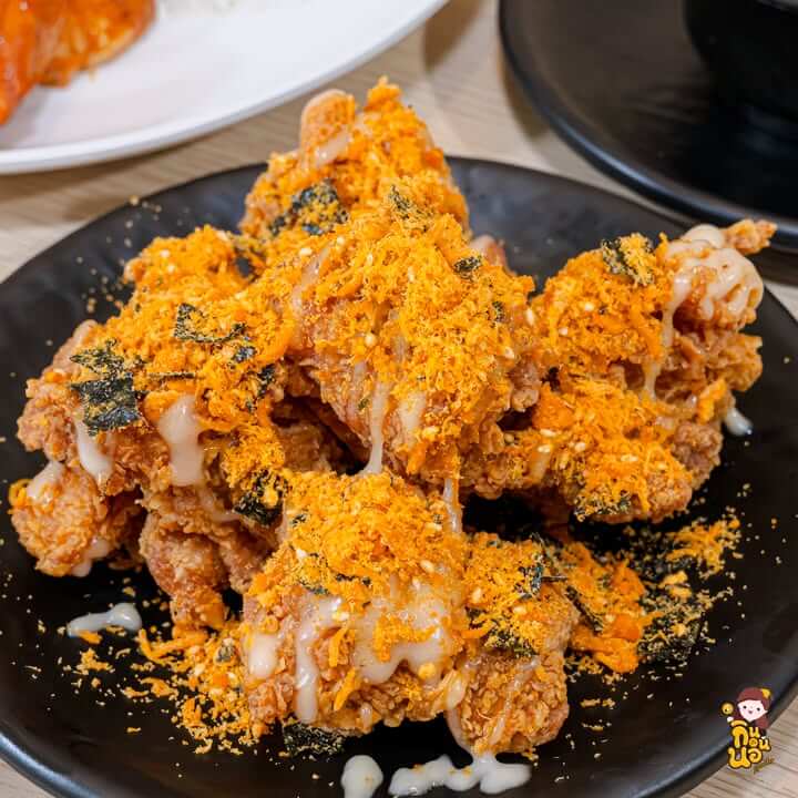 ไก่กรอบเชสเตอร์จานเต็มเคลือบซอสรสจัดราดมายอ