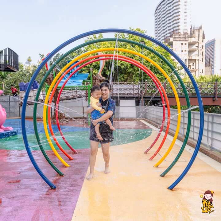 สนามเด็กเล่นน้ำ Water Playground สีสันสดใส