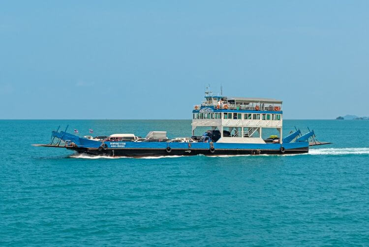 a ferry boat is traveling across the water