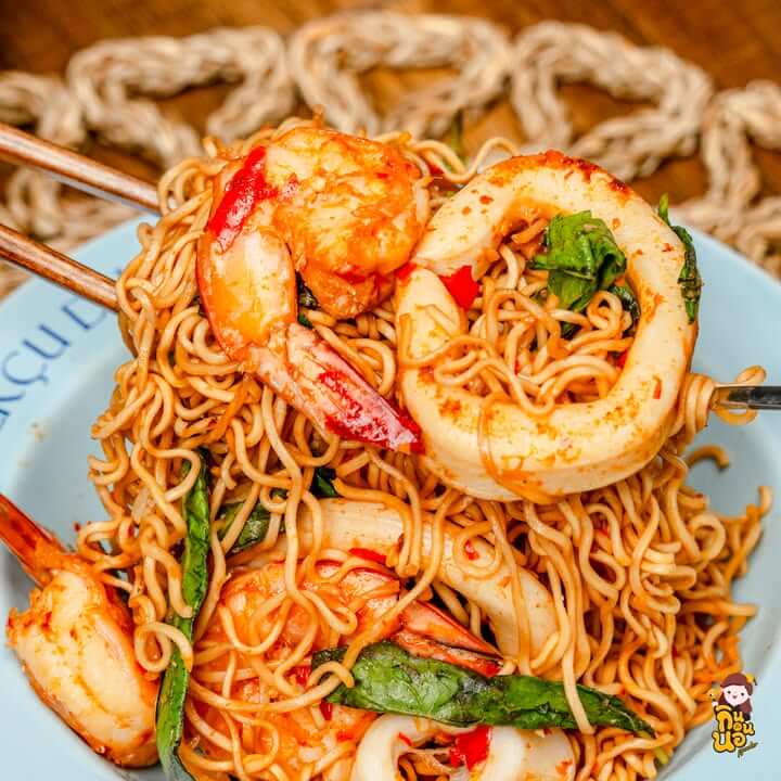 มาม่ากะเพราทะเล สูตรเด็ดพร้อมเสิร์ฟแบบเครื่องแน่น