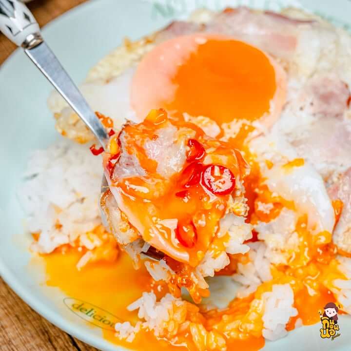 เบคอนและไข่เป็ดวัตถุดิบสำหรับเมนูเช้า