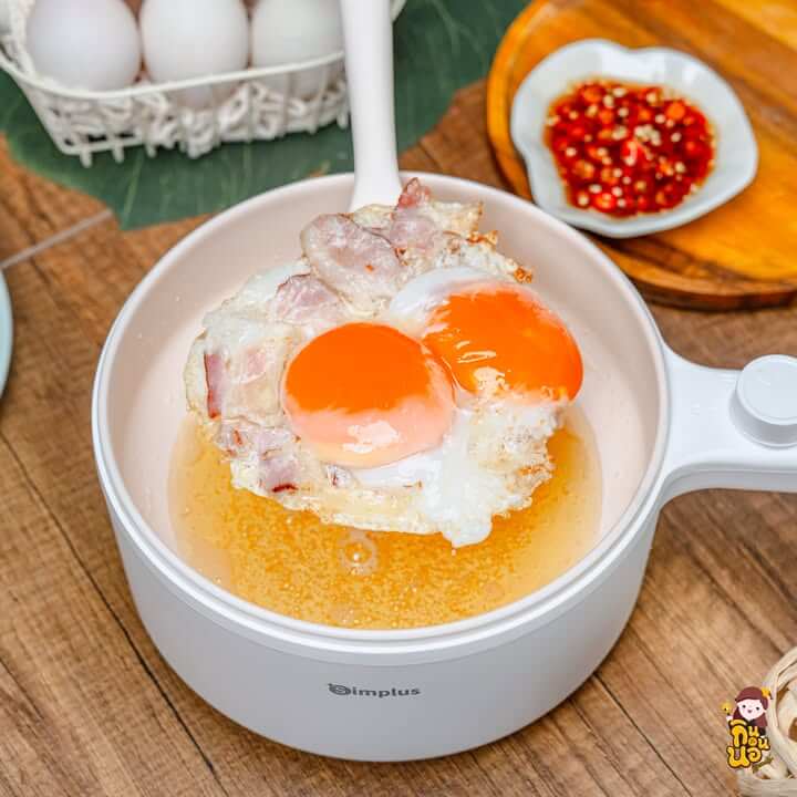 ไข่ดาวเบคอน เสิร์ฟกับข้าวสวยร้อนๆ