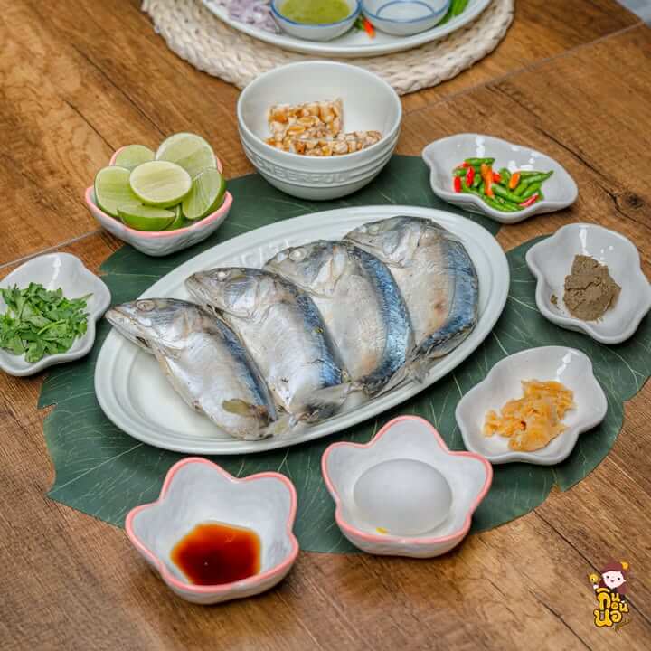 น้ำจิ้มถั่วตัดไข่เค็มในครกรสจัดจ้าน
