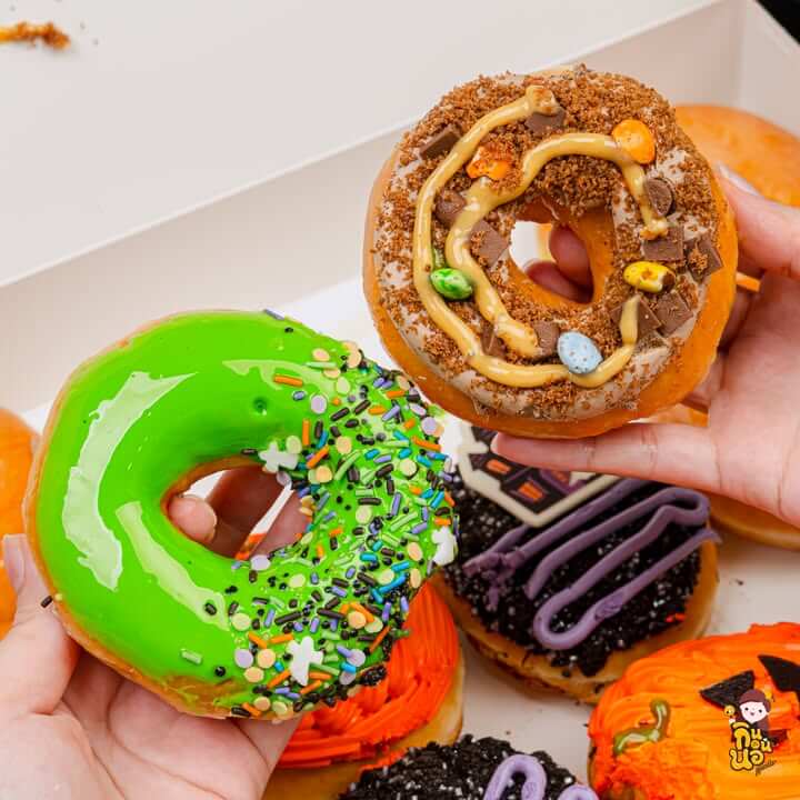 โดนัท Spooky Sprinkle เคลือบกรีนช็อกโกแลต