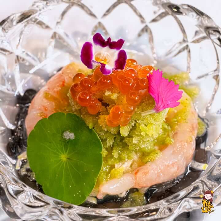 บรรยากาศร้าน Royal Osha ตกแต่งสไตล์หรูหรา