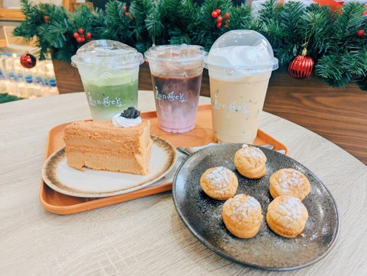 Desserts and drinks with christmas decorations