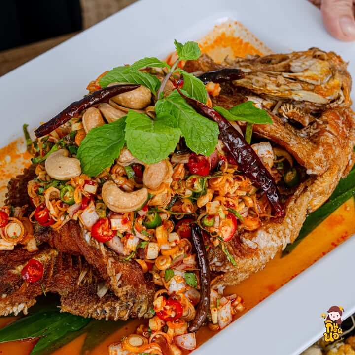 เมนูอาหารไทยรสจัดจ้านของร้าน เสน่ห์ไทย
