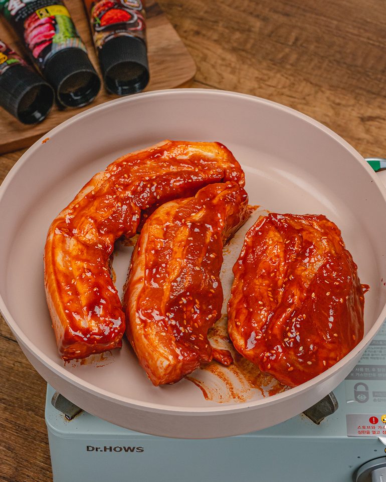 เมี่ยงหมูสามชั้นเกาหลี ขั้นที่ 5: ตั้งกระทะบนไฟกลางให้ร้อน ไม่ต้องใส่น้ำมัน…